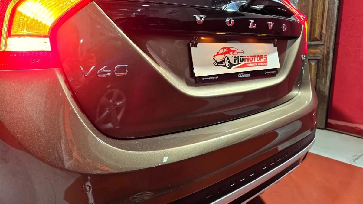 volvo-v60-cross-country-2016-diesel-1969cc