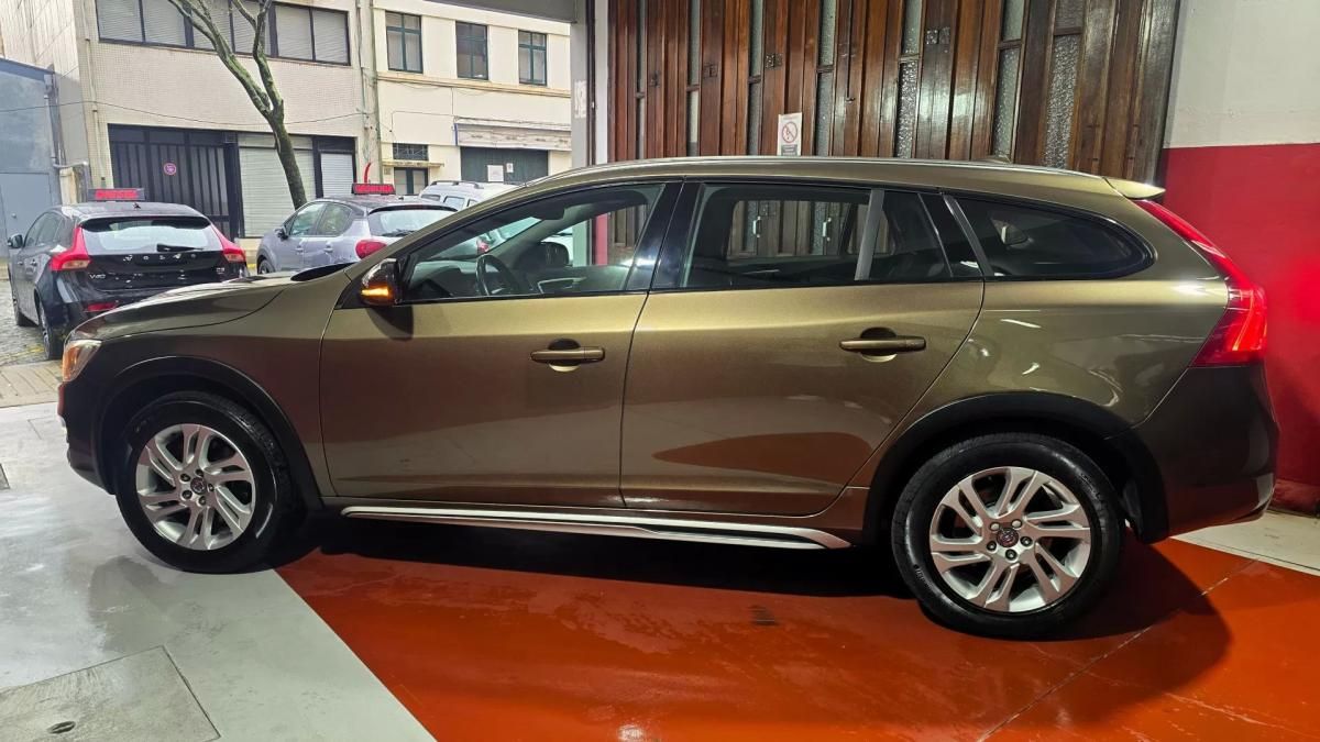 volvo-v60-cross-country-2016-diesel-1969cc