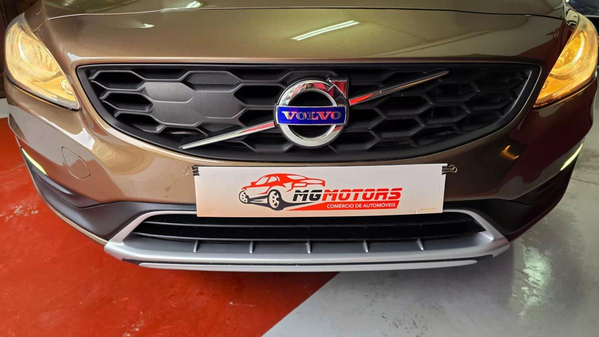 volvo-v60-cross-country-2016-diesel-1969cc