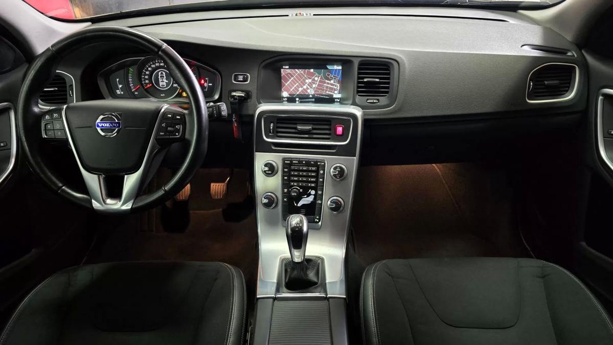 volvo-v60-cross-country-2016-diesel-1969cc
