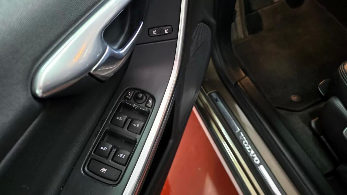 volvo-v60-cross-country-2016-diesel-1969cc