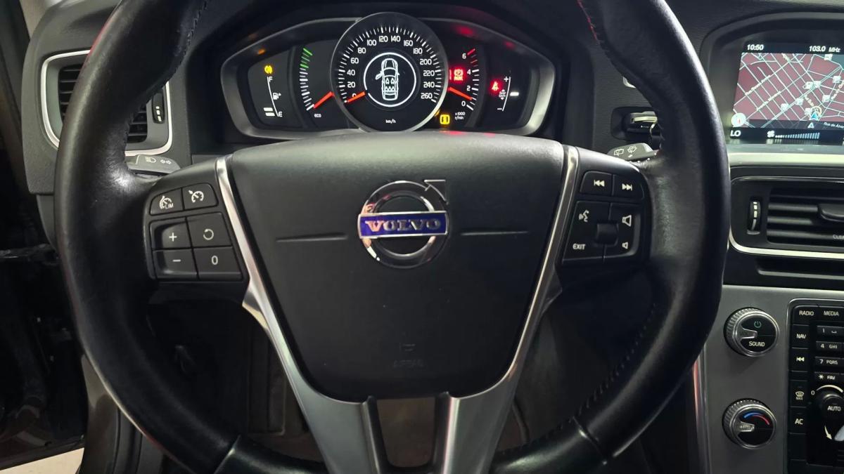 volvo-v60-cross-country-2016-diesel-1969cc