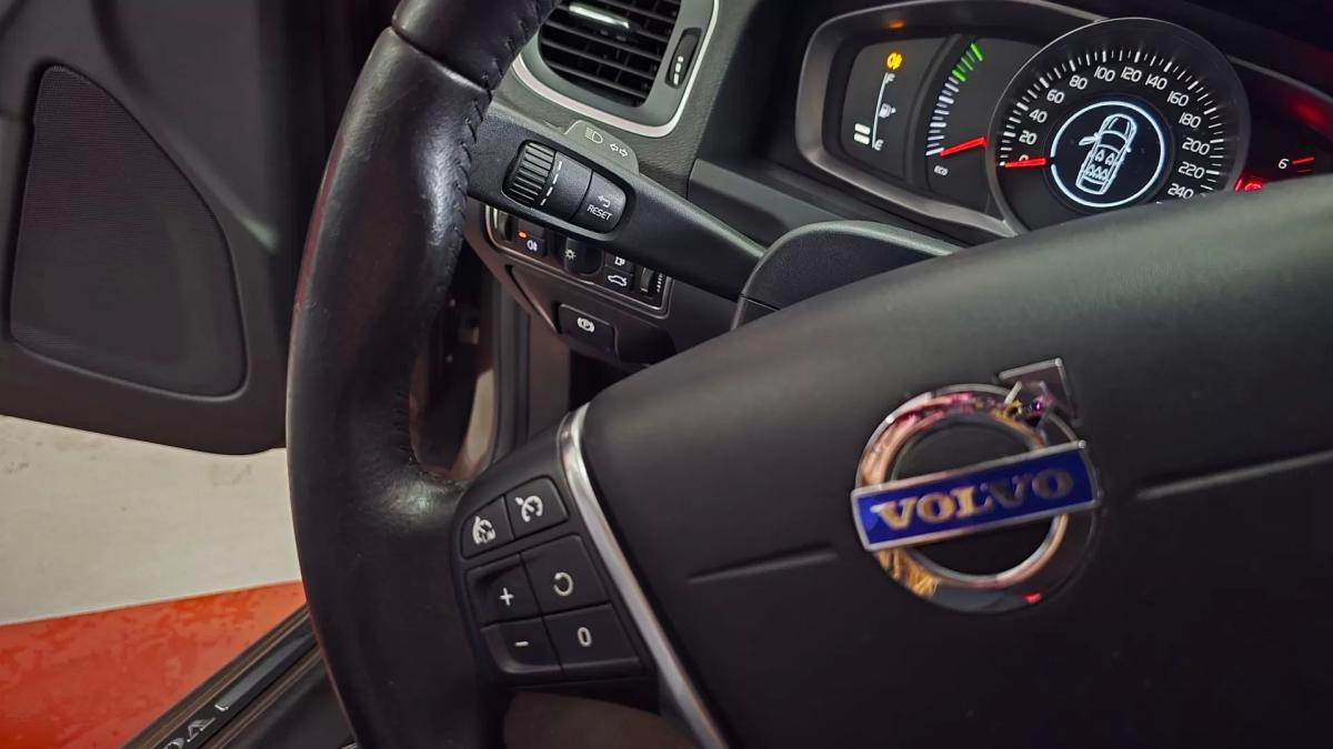 volvo-v60-cross-country-2016-diesel-1969cc