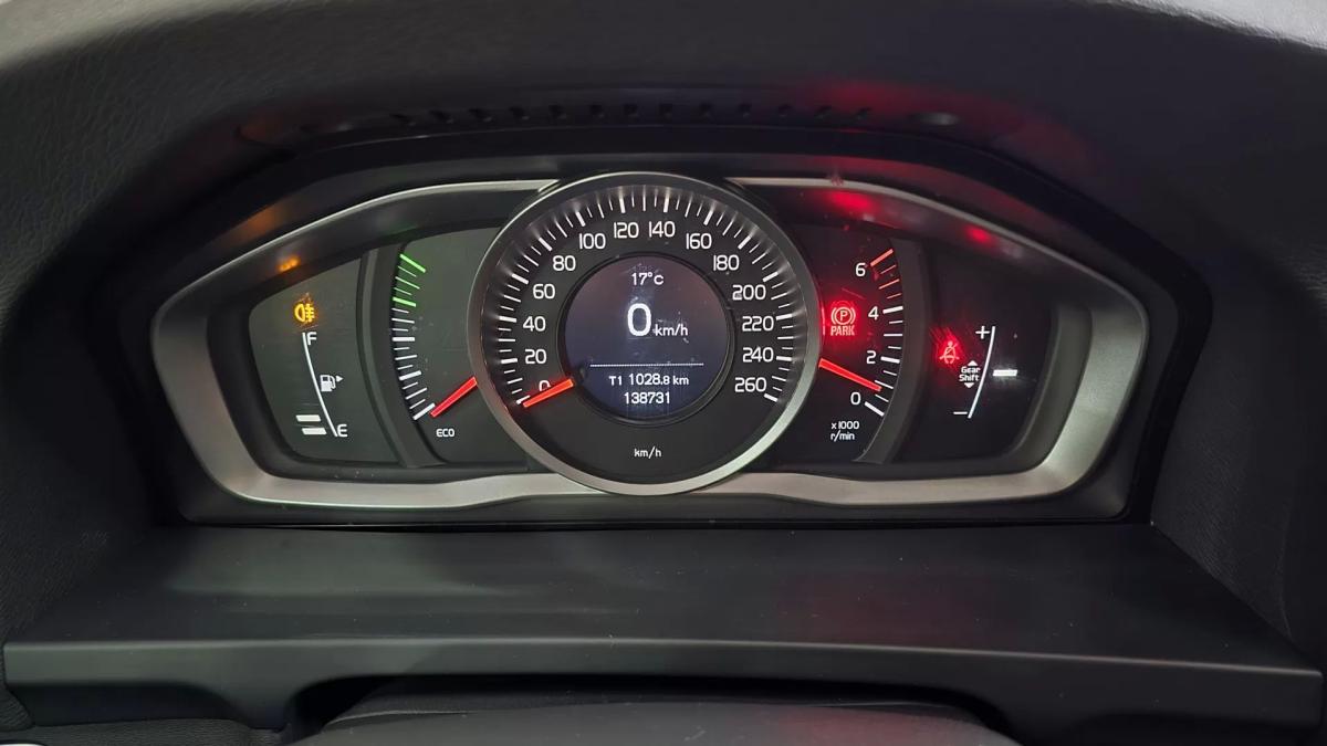 volvo-v60-cross-country-2016-diesel-1969cc