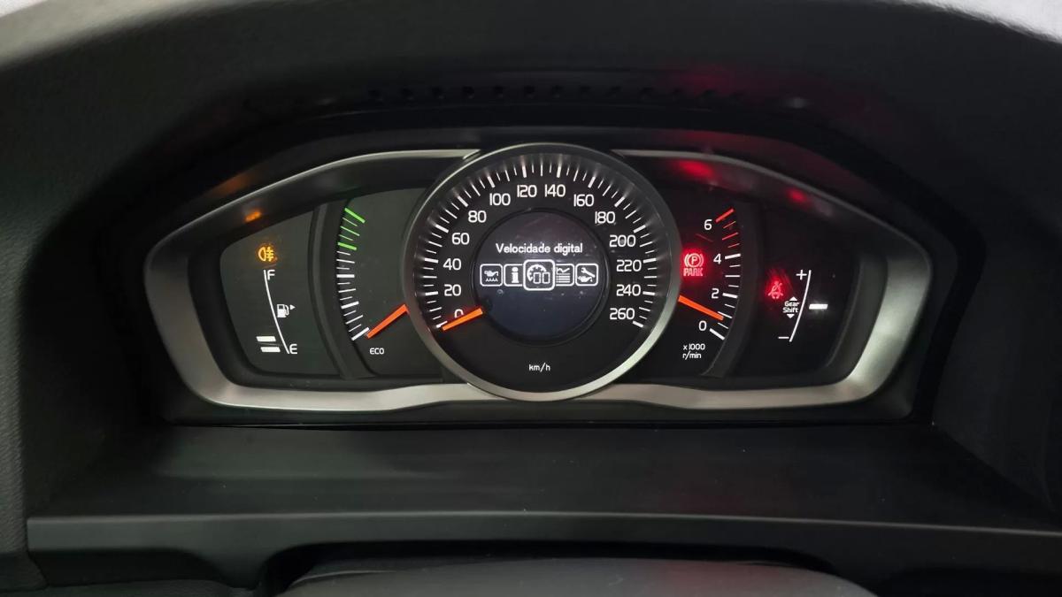volvo-v60-cross-country-2016-diesel-1969cc