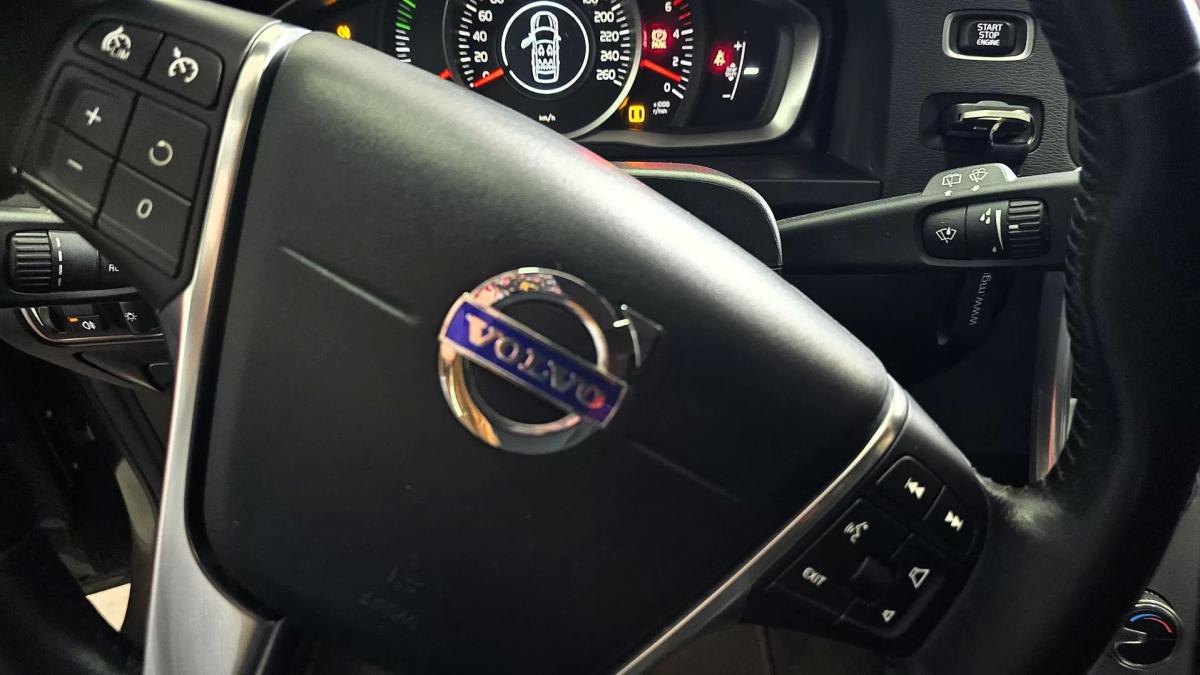 volvo-v60-cross-country-2016-diesel-1969cc