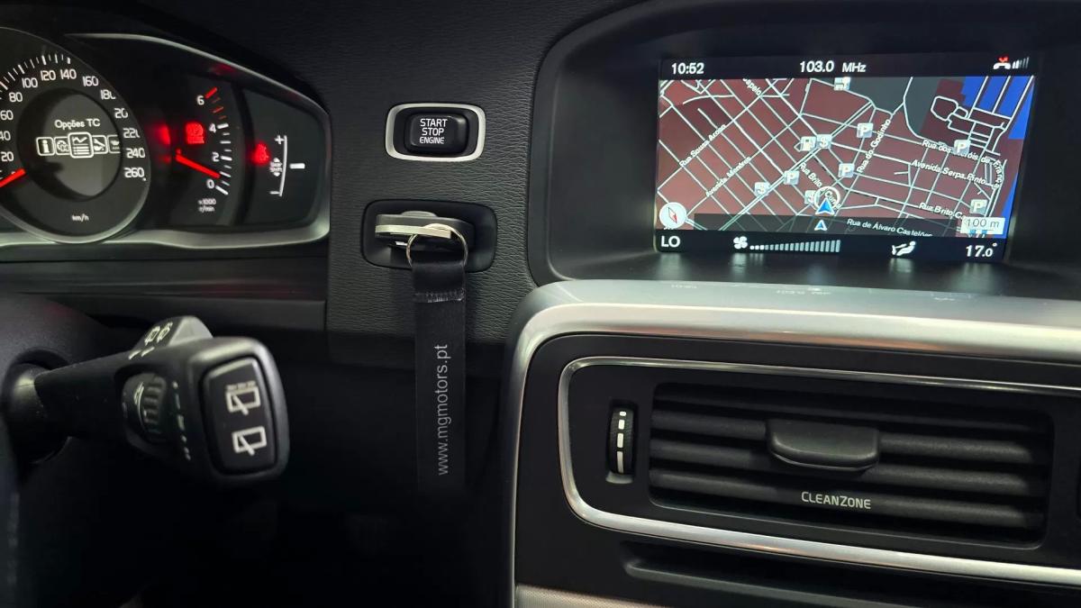 volvo-v60-cross-country-2016-diesel-1969cc