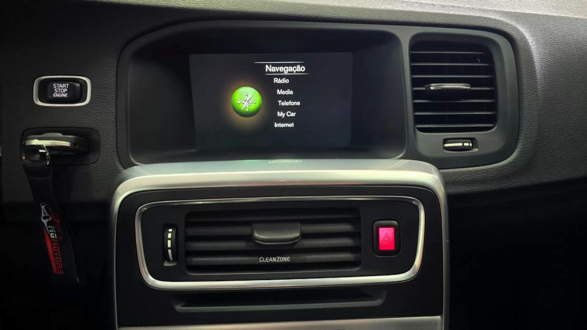 volvo-v60-cross-country-2016-diesel-1969cc