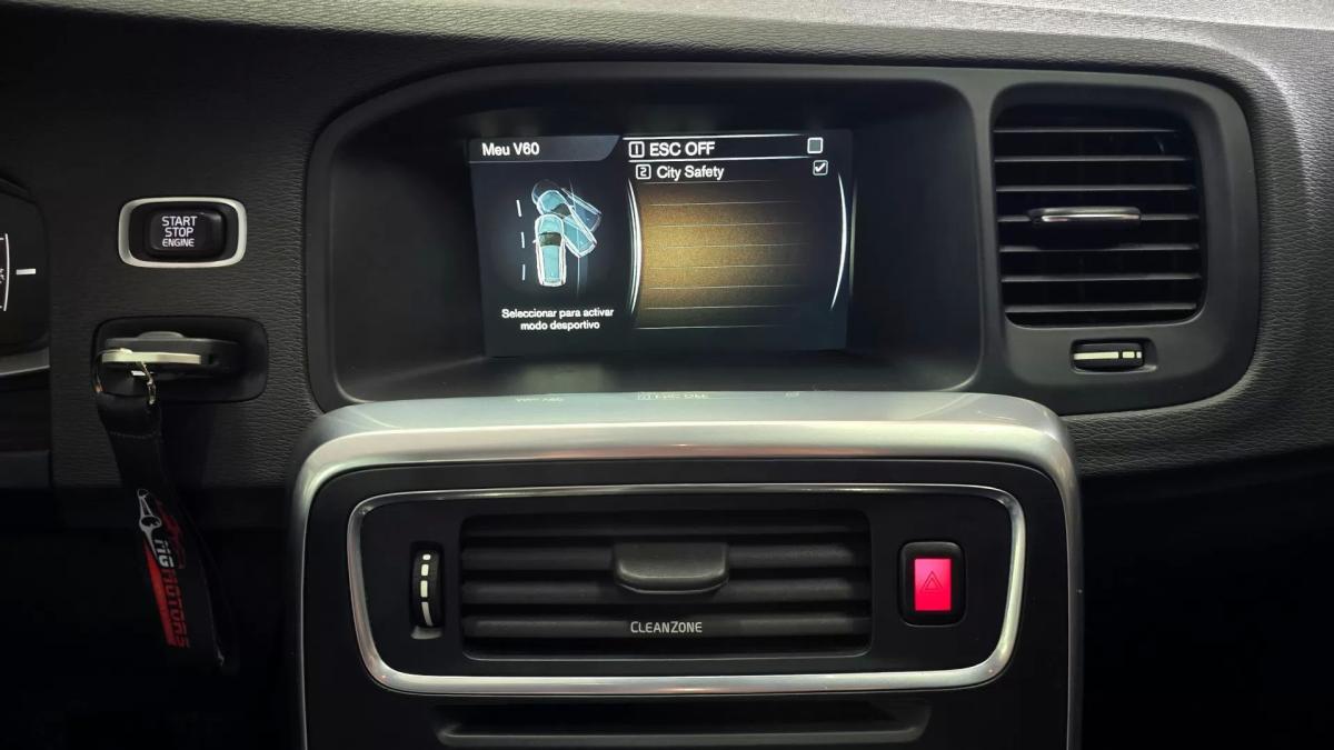 volvo-v60-cross-country-2016-diesel-1969cc