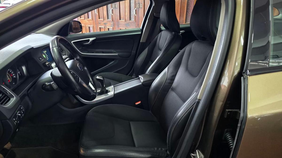volvo-v60-cross-country-2016-diesel-1969cc
