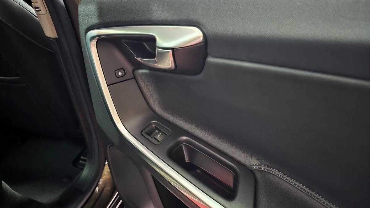 volvo-v60-cross-country-2016-diesel-1969cc