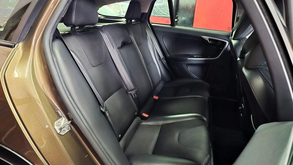 volvo-v60-cross-country-2016-diesel-1969cc