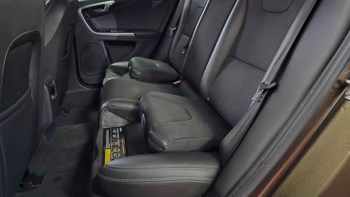 volvo-v60-cross-country-2016-diesel-1969cc
