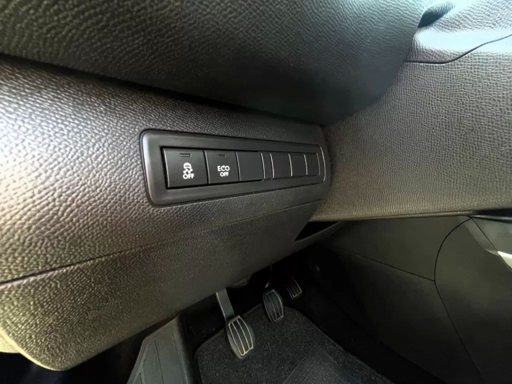 peugeot-308-2015-gasolina-1199cc