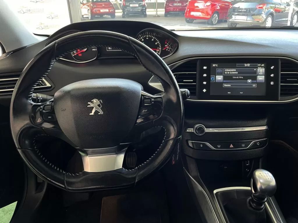 peugeot-308-2015-gasolina-1199cc