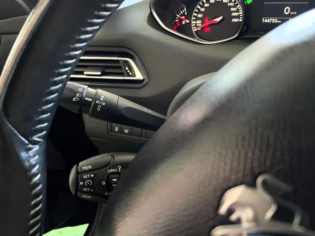 peugeot-308-2015-gasolina-1199cc