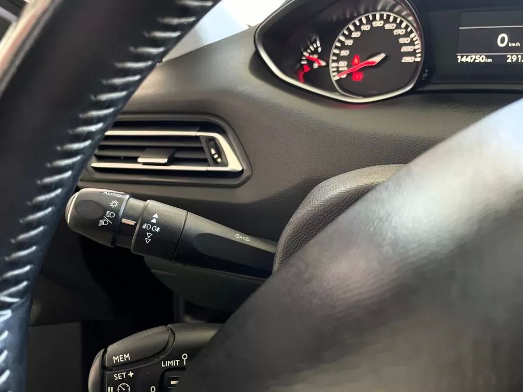 peugeot-308-2015-gasolina-1199cc