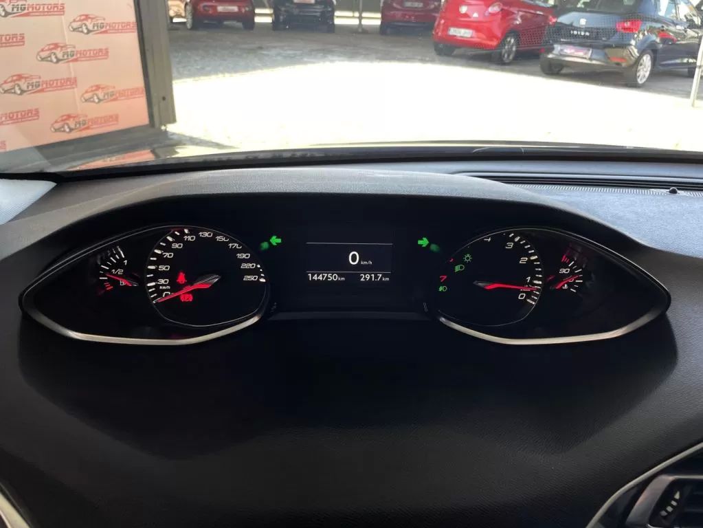 peugeot-308-2015-gasolina-1199cc