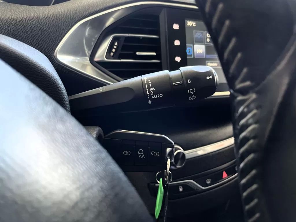 peugeot-308-2015-gasolina-1199cc