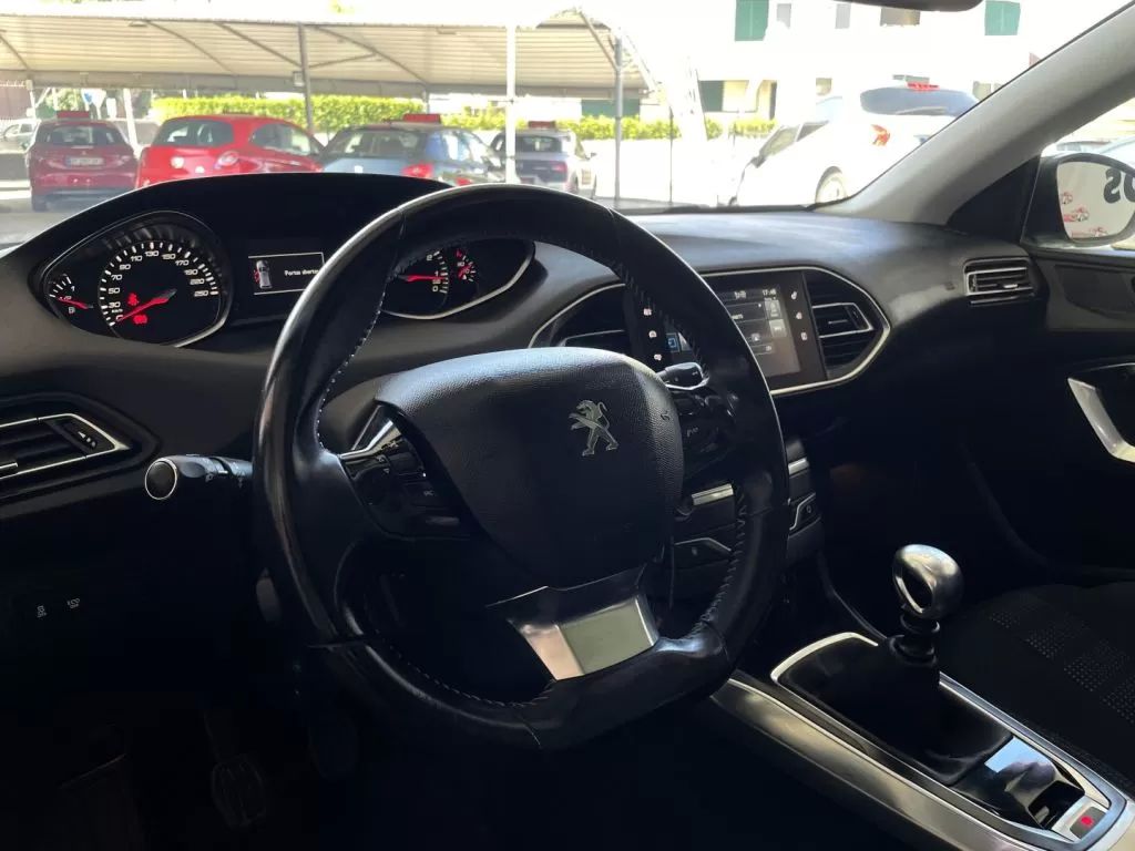 peugeot-308-2015-gasolina-1199cc