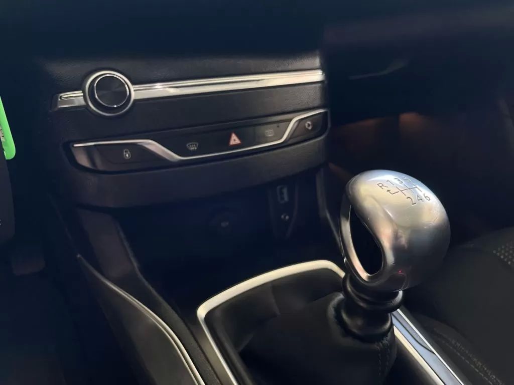 peugeot-308-2015-gasolina-1199cc