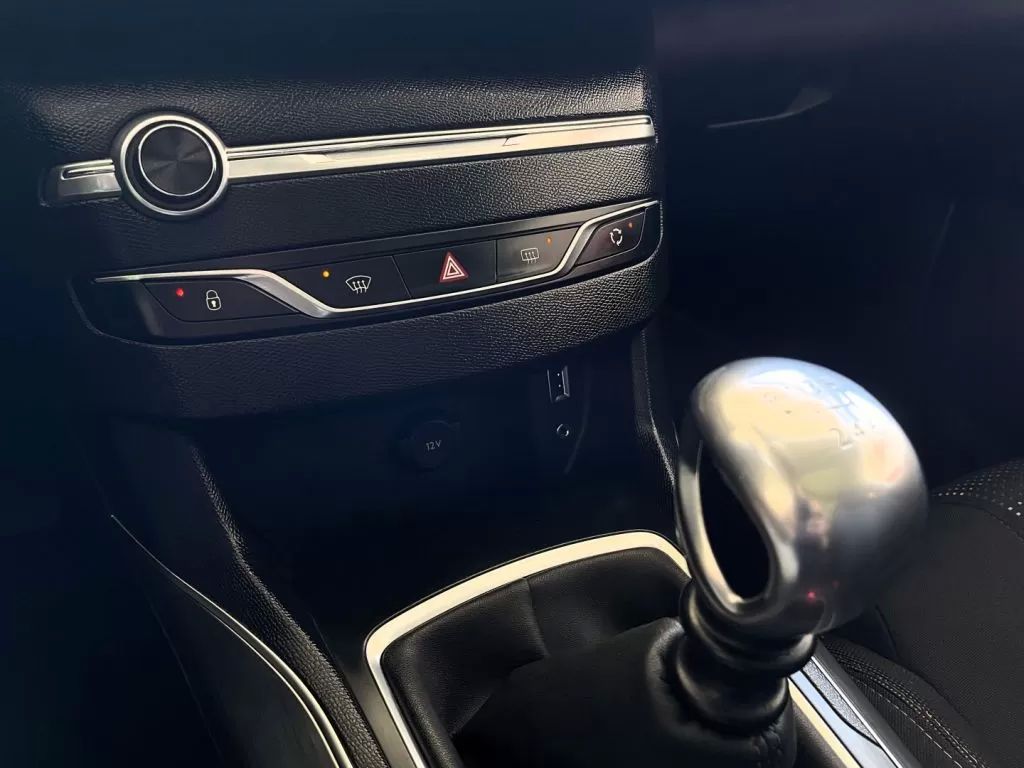 peugeot-308-2015-gasolina-1199cc