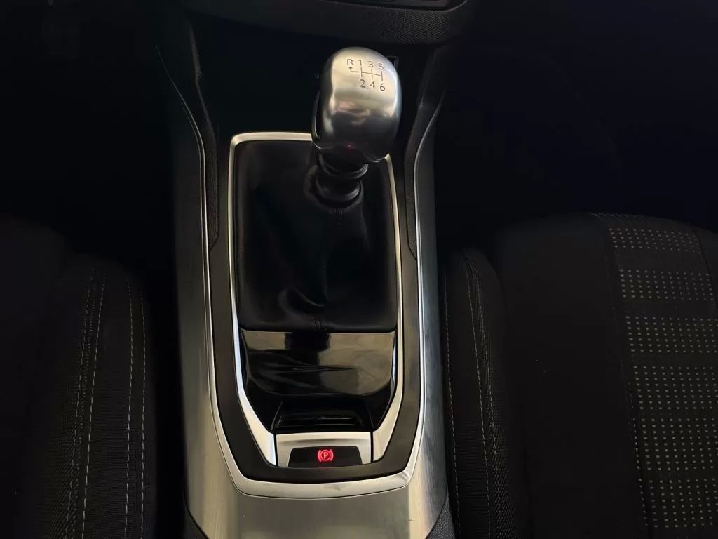 peugeot-308-2015-gasolina-1199cc