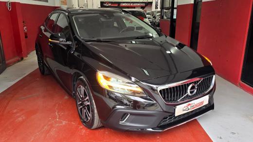 volvo-v40-cross-country-2017-diesel-1969cc