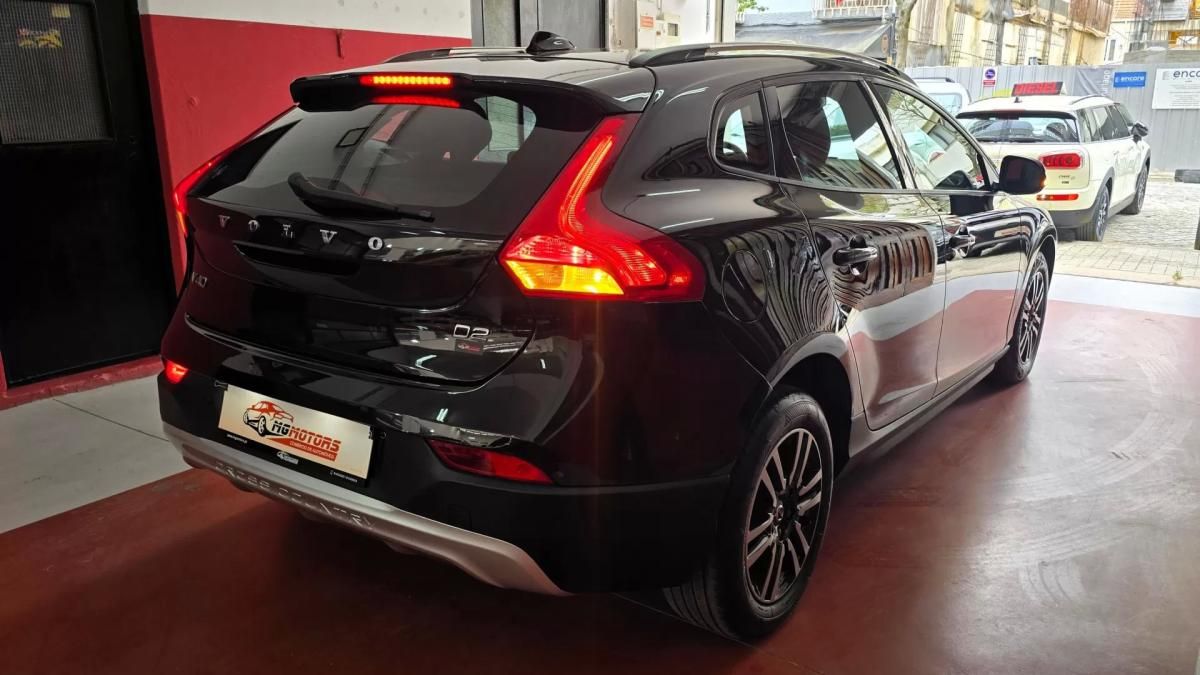 volvo-v40-cross-country-2017-diesel-1969cc