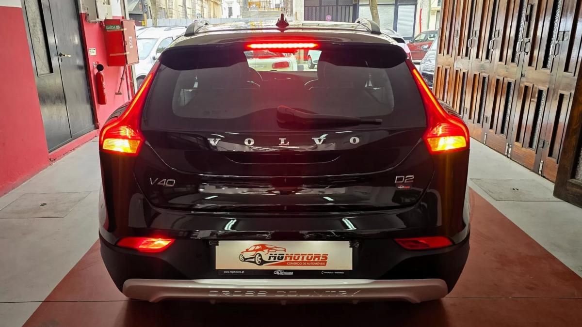 volvo-v40-cross-country-2017-diesel-1969cc