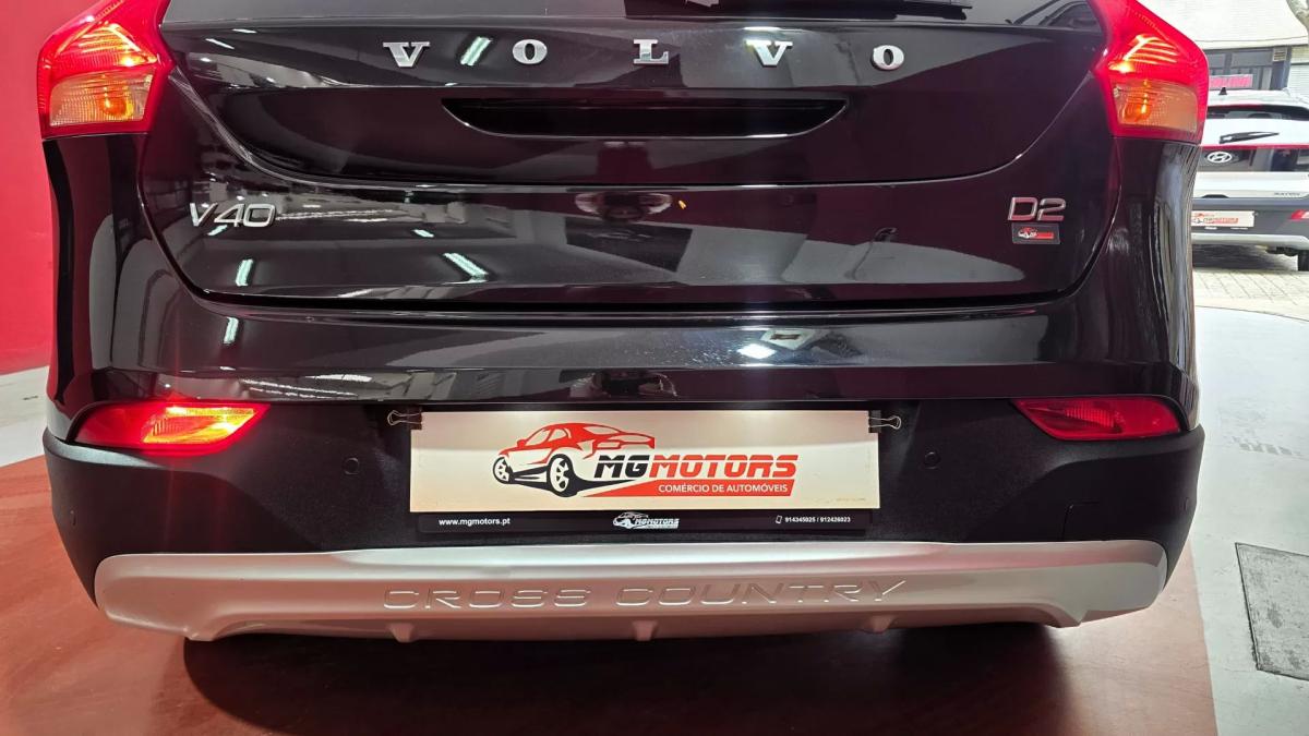 volvo-v40-cross-country-2017-diesel-1969cc