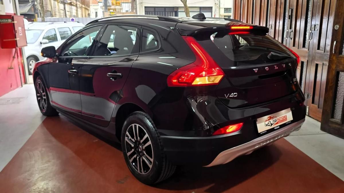 volvo-v40-cross-country-2017-diesel-1969cc