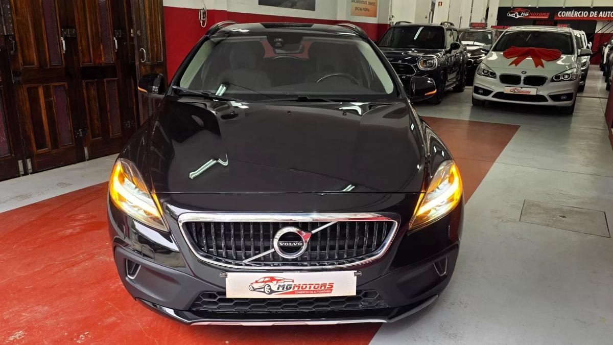 volvo-v40-cross-country-2017-diesel-1969cc
