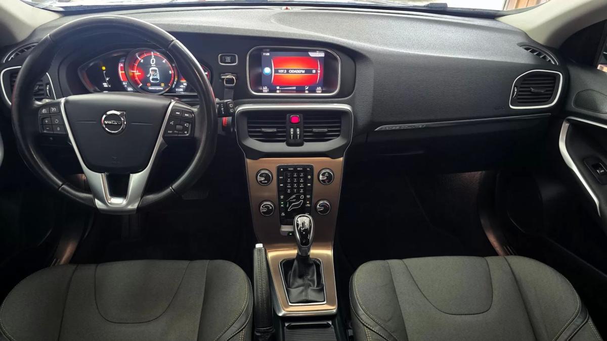 volvo-v40-cross-country-2017-diesel-1969cc