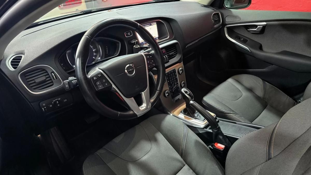 volvo-v40-cross-country-2017-diesel-1969cc