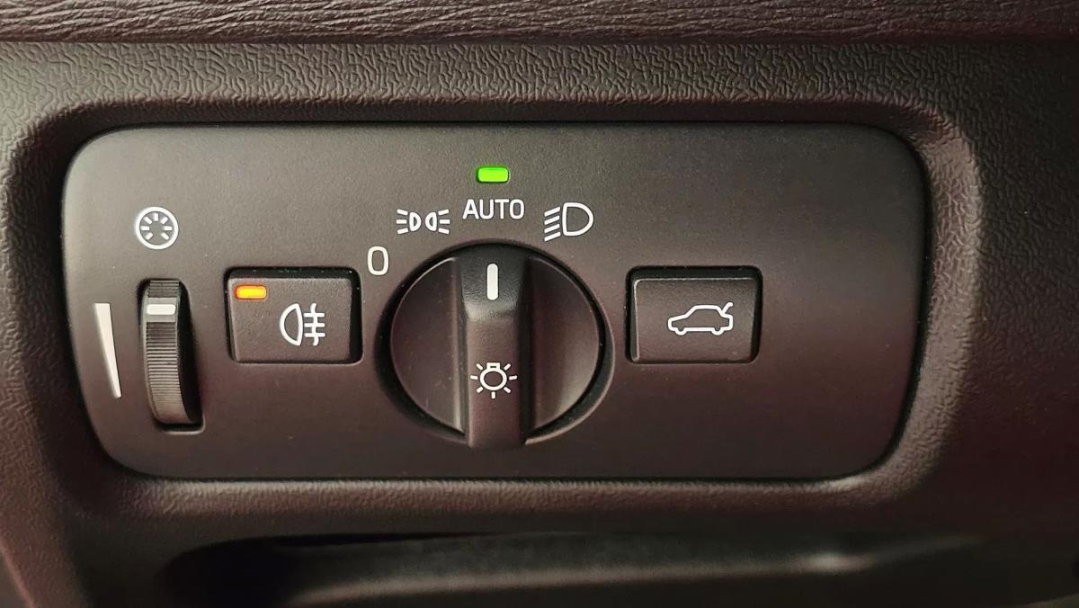 volvo-v40-cross-country-2017-diesel-1969cc