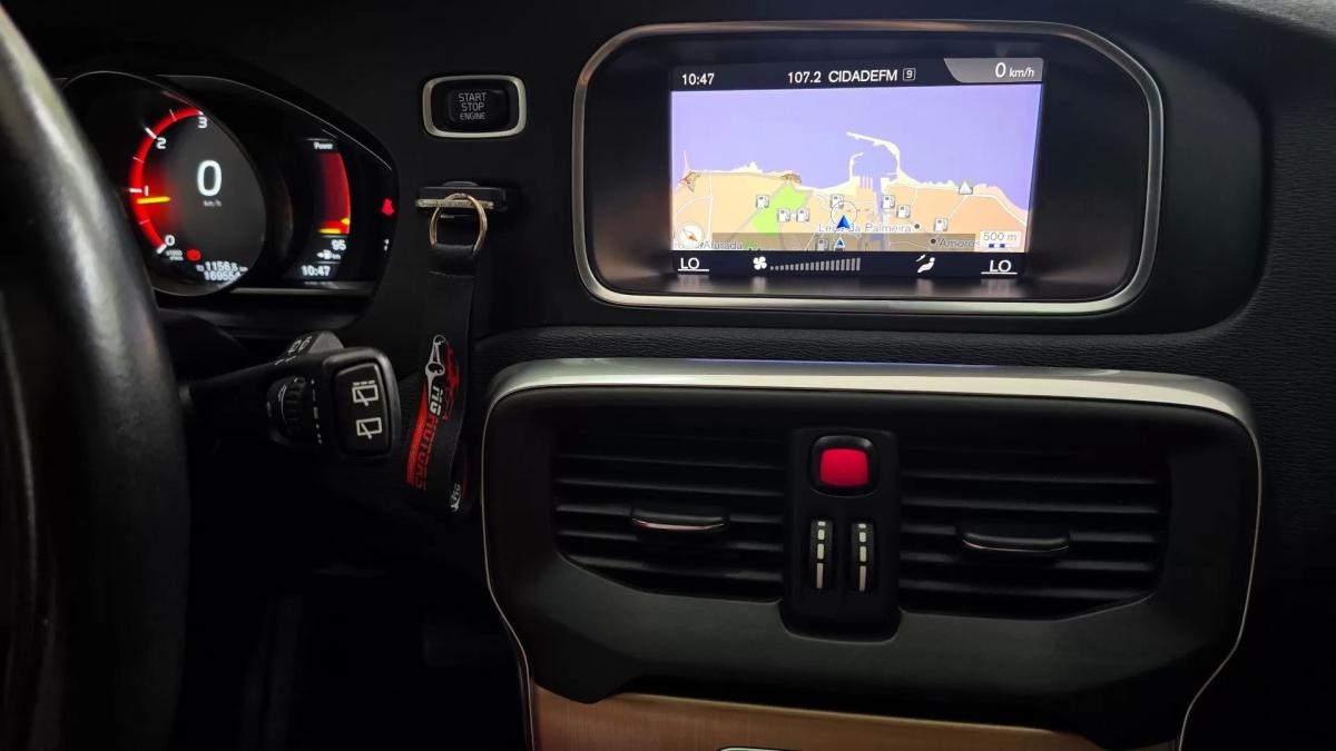 volvo-v40-cross-country-2017-diesel-1969cc