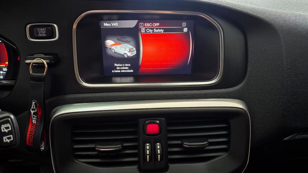 volvo-v40-cross-country-2017-diesel-1969cc