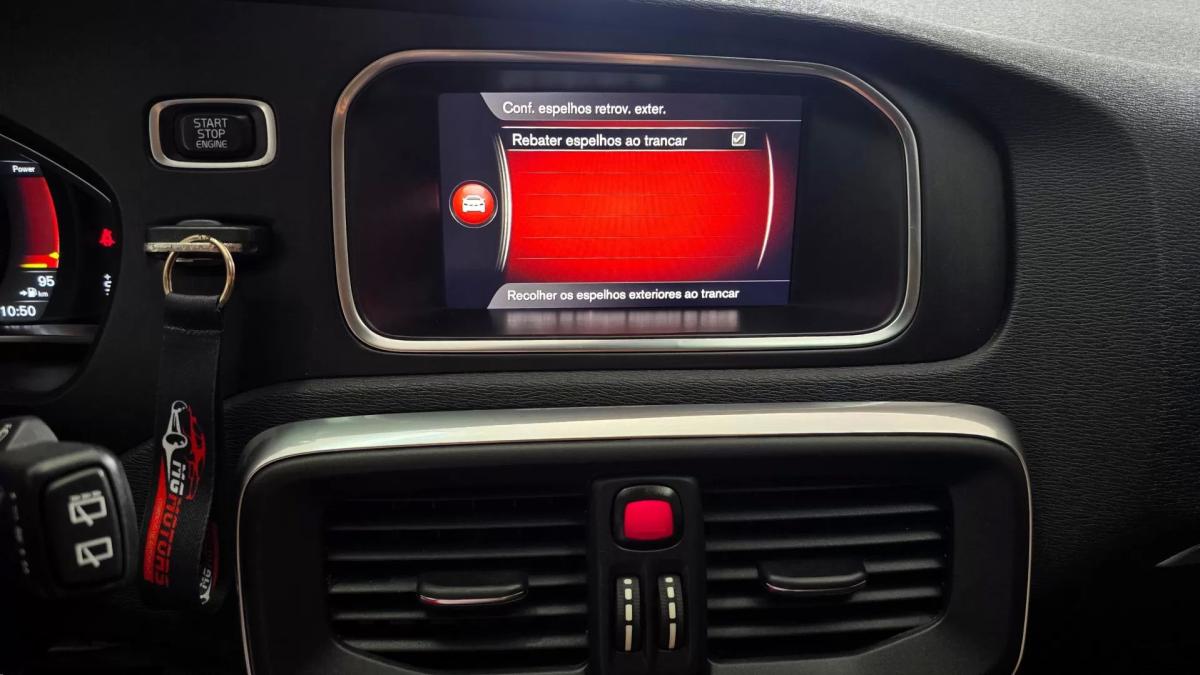 volvo-v40-cross-country-2017-diesel-1969cc