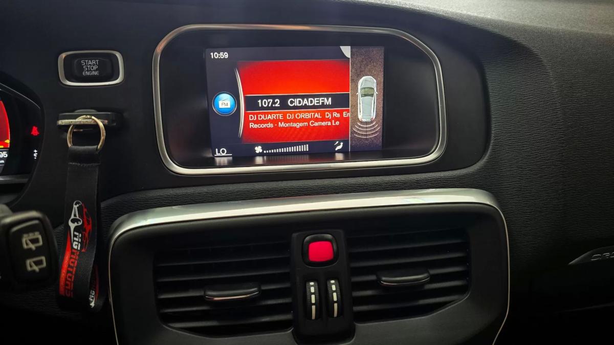 volvo-v40-cross-country-2017-diesel-1969cc