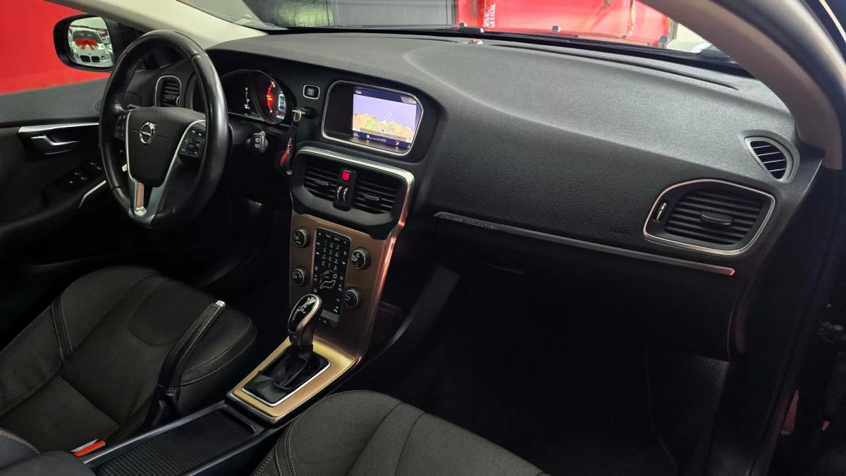 volvo-v40-cross-country-2017-diesel-1969cc