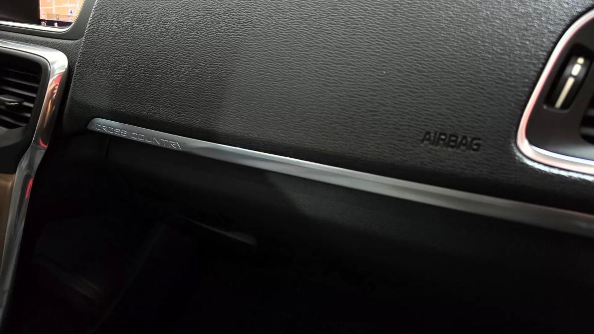 volvo-v40-cross-country-2017-diesel-1969cc