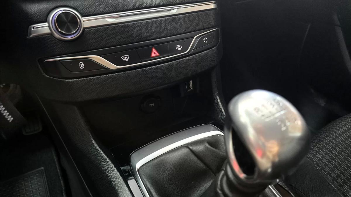 peugeot-308-sw-2018-diesel-1499cc