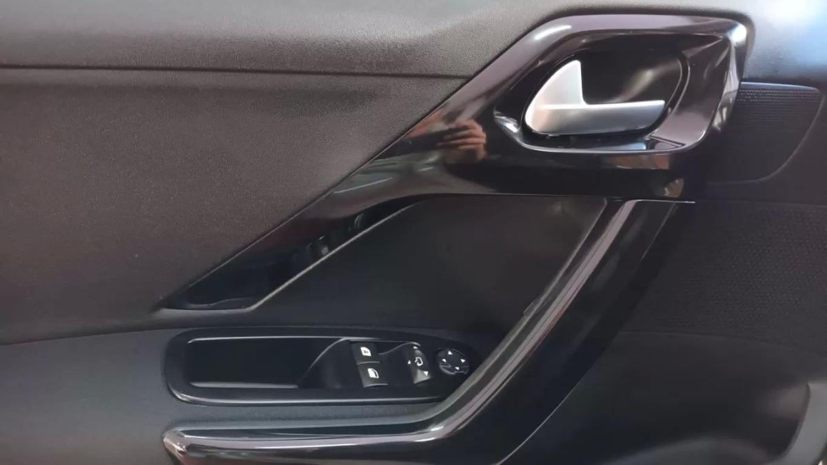 peugeot-208-2016-gasolina-1199cc
