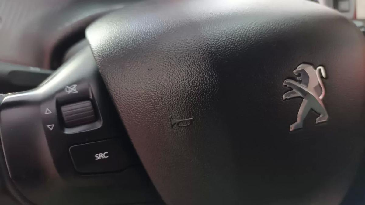 peugeot-208-2016-gasolina-1199cc
