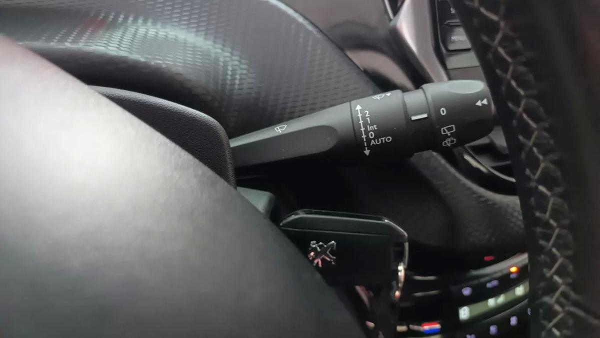 peugeot-208-2016-gasolina-1199cc