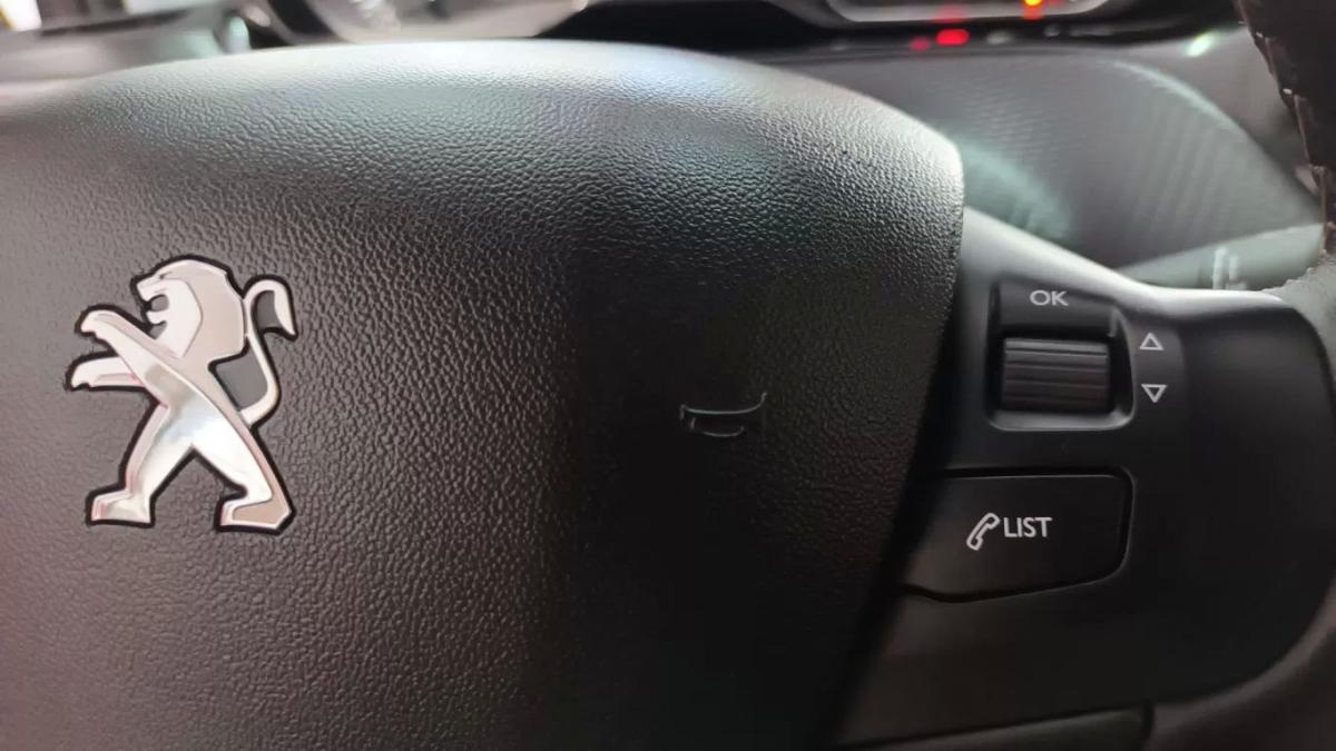 peugeot-208-2016-gasolina-1199cc