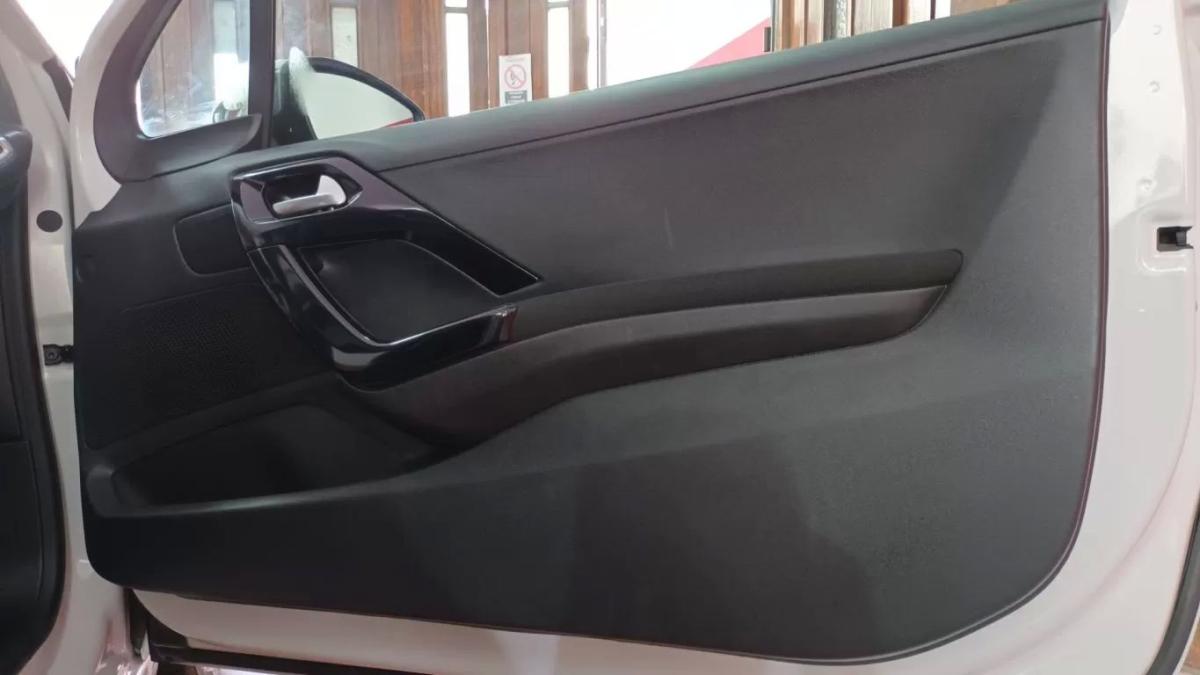 peugeot-208-2016-gasolina-1199cc