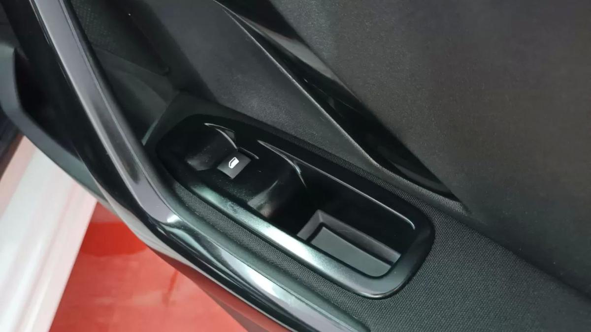 peugeot-208-2016-gasolina-1199cc