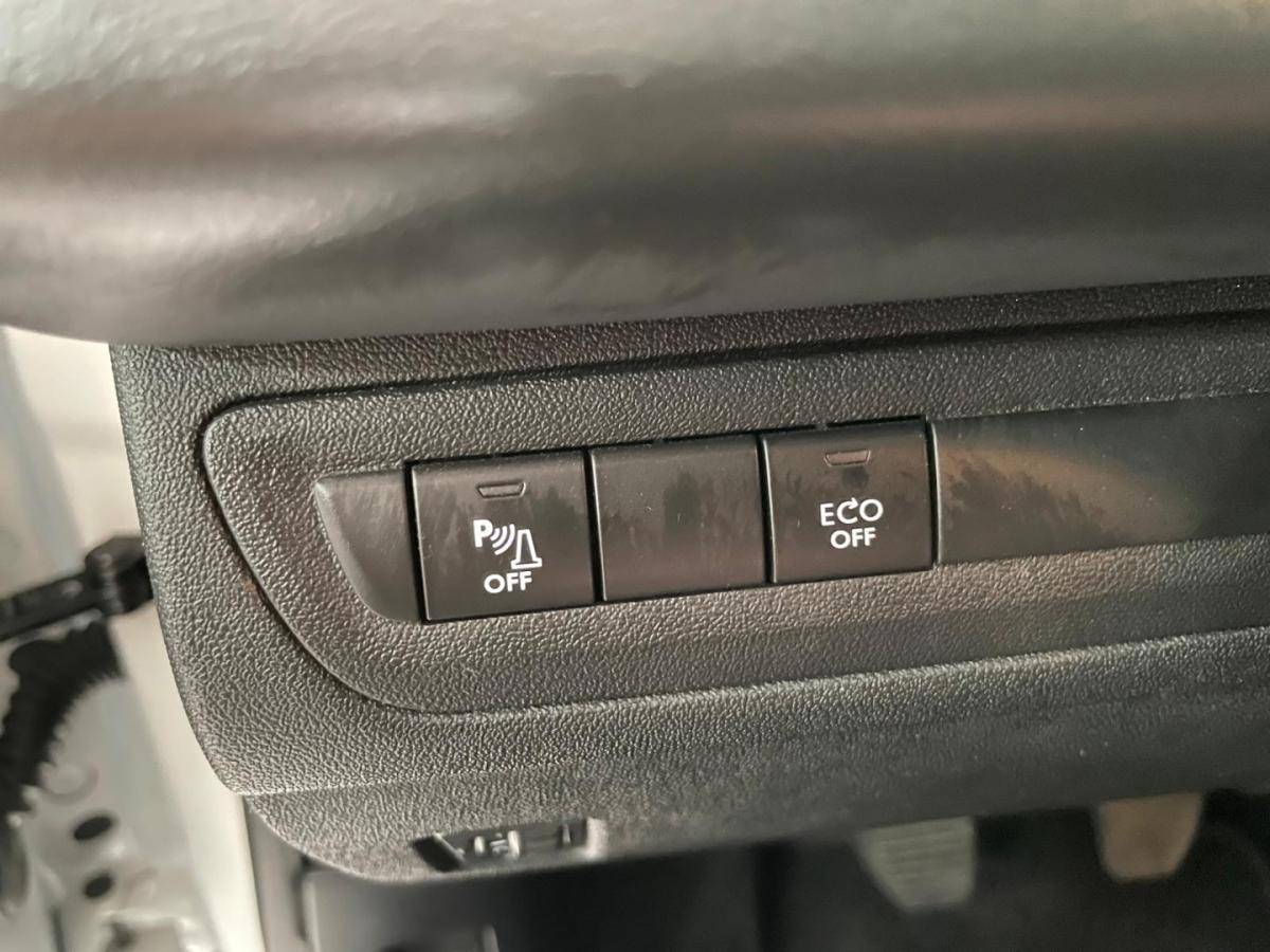 peugeot-208-2018-gasolina-1199cc